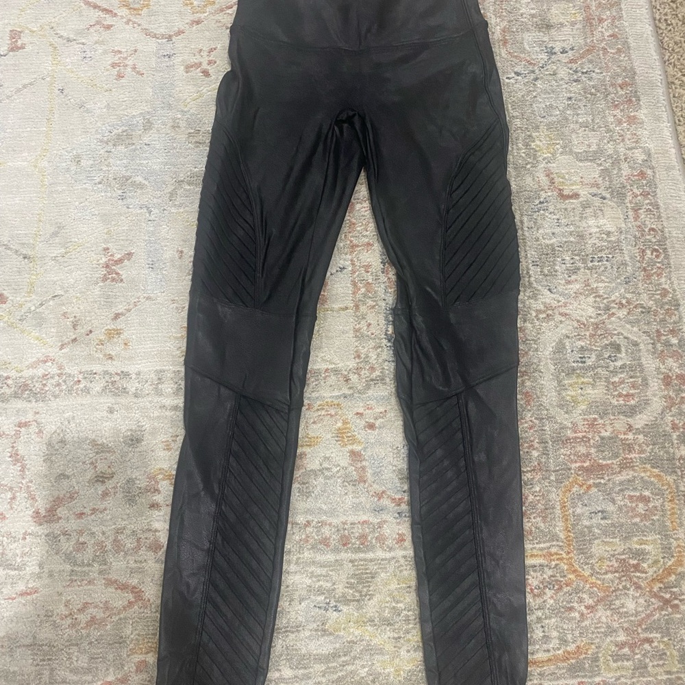 SPANX Textured Leggings